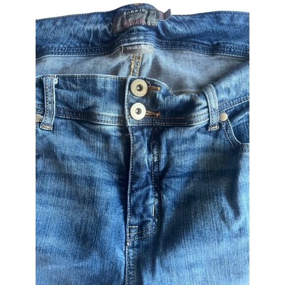 Torrid Denim Blue Jeans Vintage Stretch Flare Plue Size 22 Mid Rise Boot 22R - Picture 4 of 7